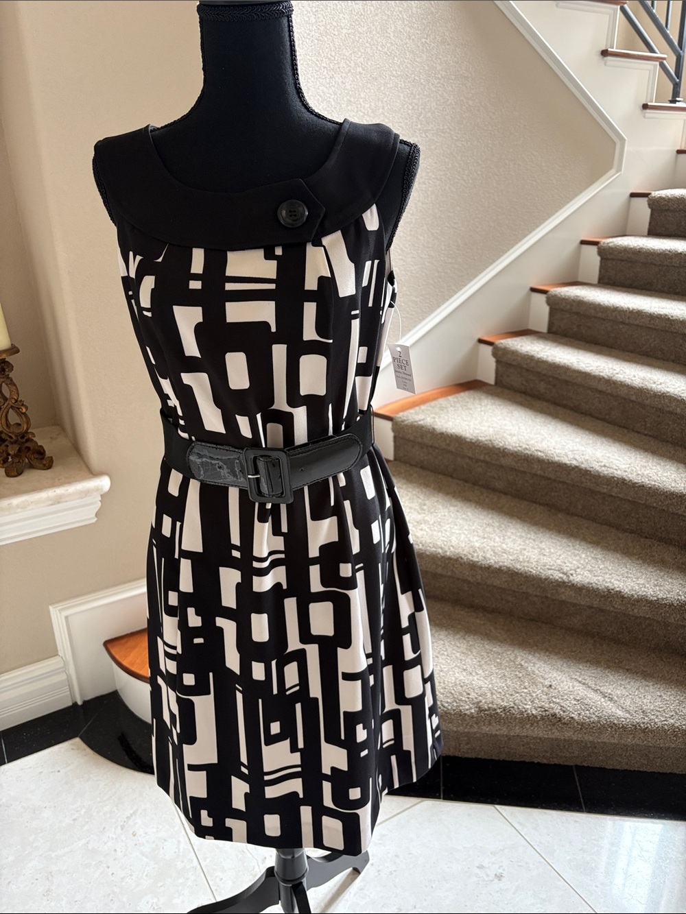 Jessica Howard Black and White Geometric Sleeveless Dress with Decorative Collar